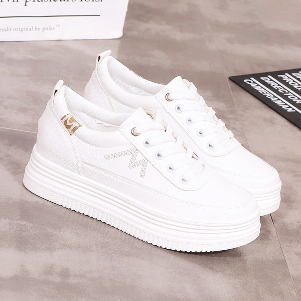 Ежедневни дамски кецове с висока платформа в бял цвят