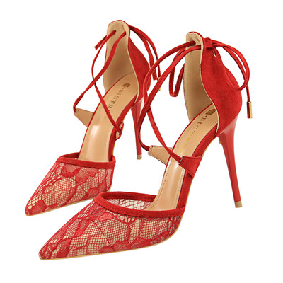 Дамски модерни заострени обувки с висок ток