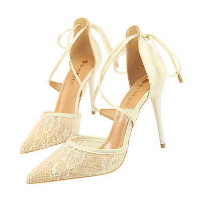 Дамски модерни заострени обувки с висок ток