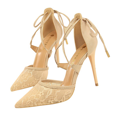 Дамски модерни заострени обувки с висок ток