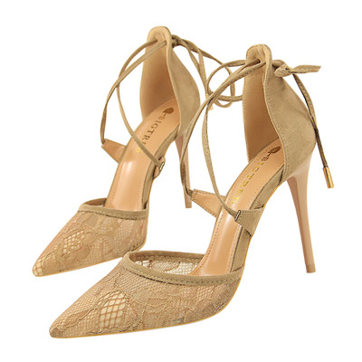 Дамски модерни заострени обувки с висок ток