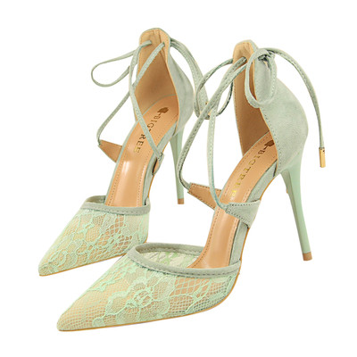 Дамски модерни заострени обувки с висок ток