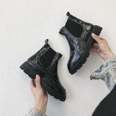 Γυναικείες  μπότες με χοντρά πέλματα σε μαύρο χρώμα