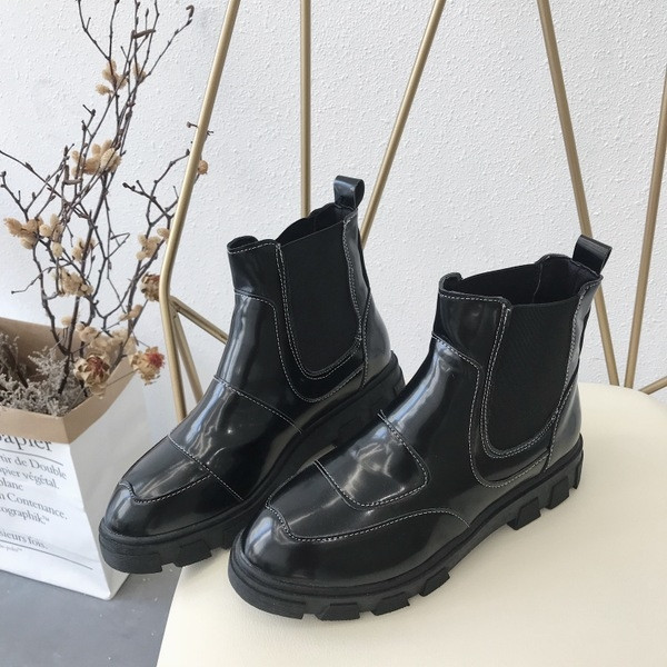 Γυναικείες  μπότες με χοντρά πέλματα σε μαύρο χρώμα