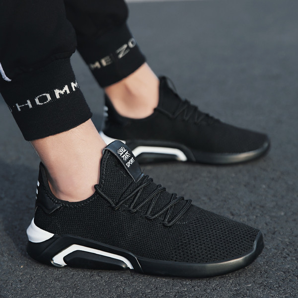 Удобни и леки черни мъжки маратонки - дишащи 