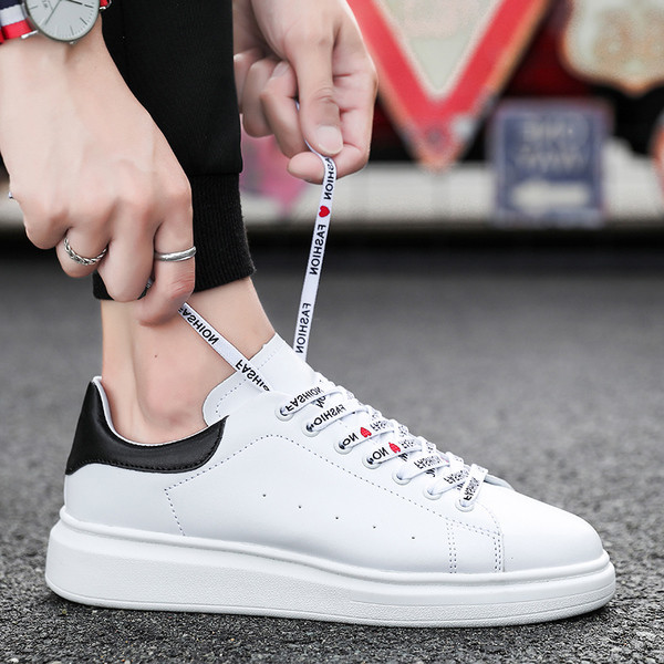 Мъжки маратонки от еко кожа в бял цвят с шарени връзки - три модела