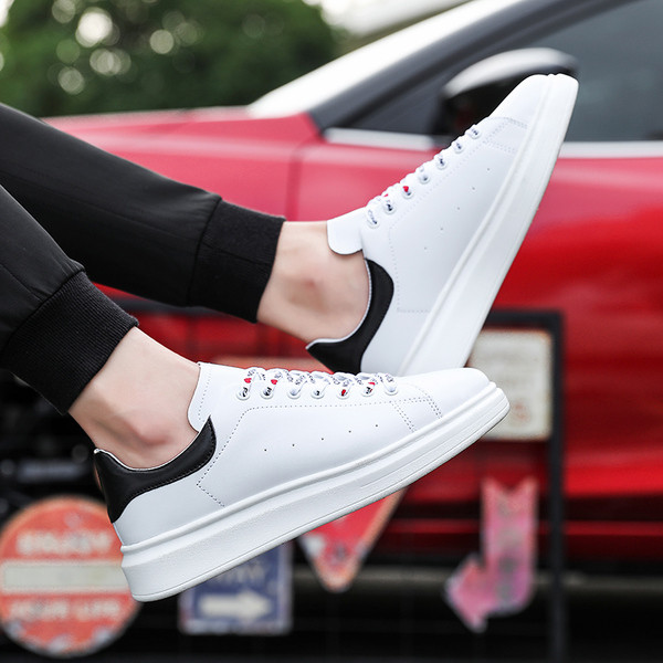 Мъжки маратонки от еко кожа в бял цвят с шарени връзки - три модела