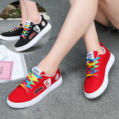 Свежи дамски кецове с цветни връзки в няколко цвята 