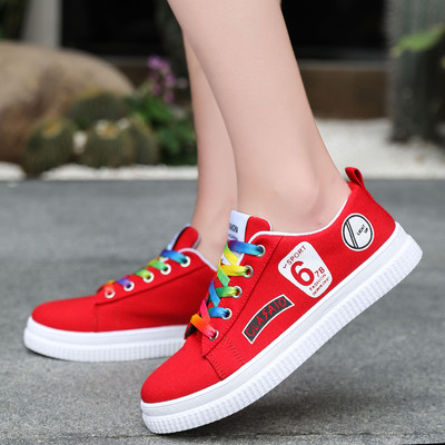 Свежи дамски кецове с цветни връзки в няколко цвята 