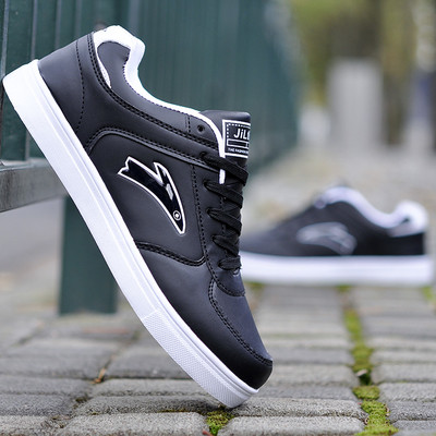 Мъжки ежедневни маратонки в бяло и черно