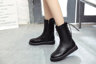 Дамски ежедневни ботуши в черен цвят с връзки