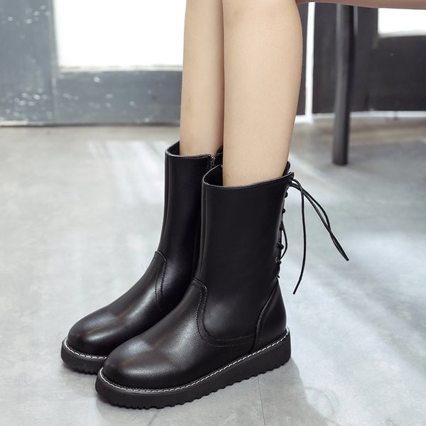 Дамски ежедневни ботуши в черен цвят с връзки