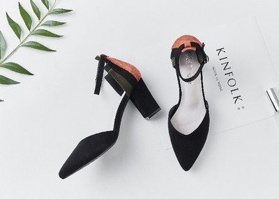 Стилни дамски велурени обувки с цветен мотив