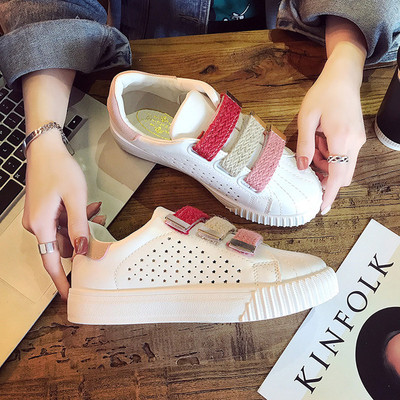 Καθημερινά γυναικεία αθλητικά παπούτσια  σε λευκό χρώμα