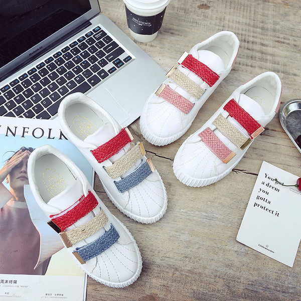 Καθημερινά γυναικεία αθλητικά παπούτσια  σε λευκό χρώμα