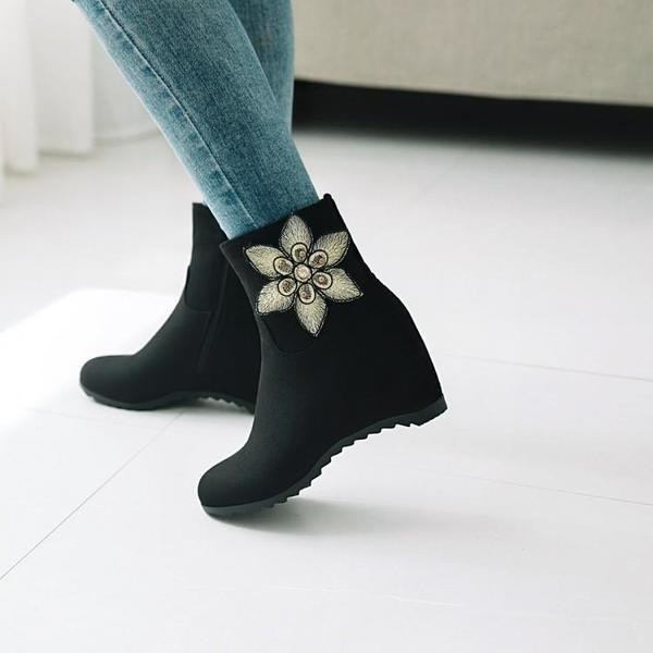 Дамски боти с платформа и 3D декорация в три цвята