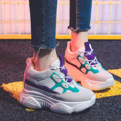 Κομψά γυναικεία πάνινα παπούτσιααπό  σουέντ