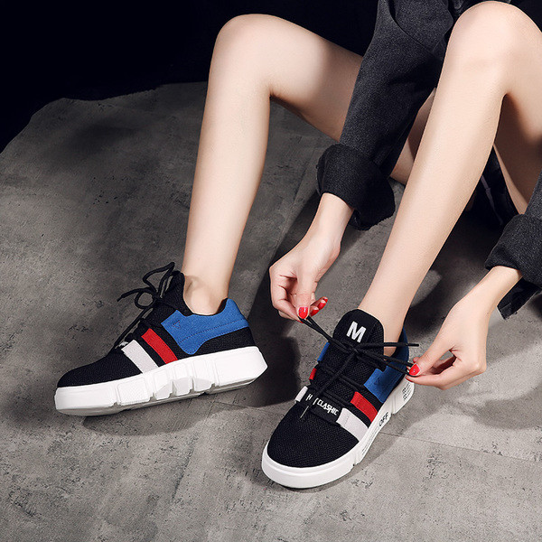 Μοντέρνα γυναικεία παπούτσια με στοιχείο - βελούδο σε δύο χρώματα