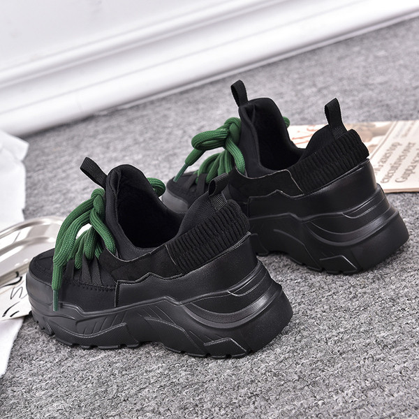 Μοντέρνα γυναικεία αθλητικά παπούτσια  σε δύο χρώματα