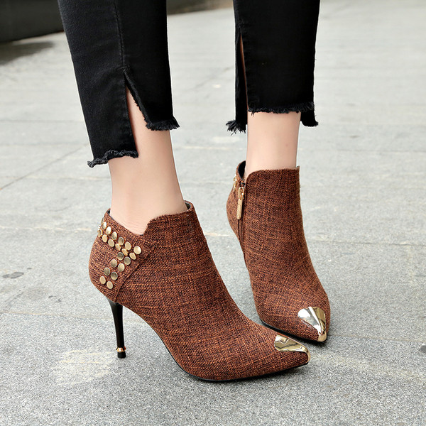 Дамски боти с метални елементи и тънък ток в черен и кафяв цвят