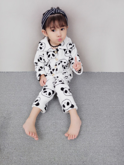 Pijamale copii pentru fetita cu aplicatii in alb si roz