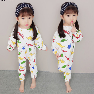 Памучна детска пижама за момиче с апликации в светъл цвят