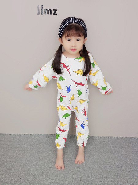 Pijamale copii din bumbac pentru fata cu aplicatii in culoare deschisa