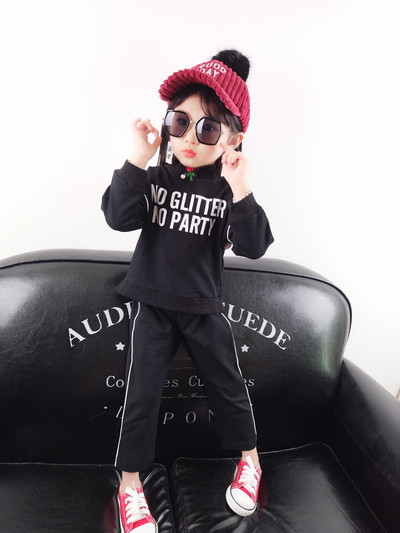 Set modern pentru copii pentru fete, inclusiv o bluză cu inscripție și pantaloni - două culori