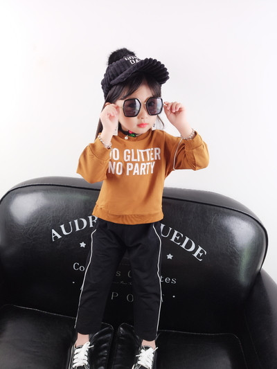 Set modern pentru copii pentru fete, inclusiv o bluză cu inscripție și pantaloni - două culori