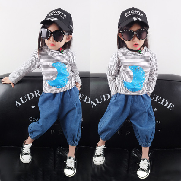 Set modern pentru fete pentru copii care include o bluză cu mâneci lungi în dungi + blugi largi