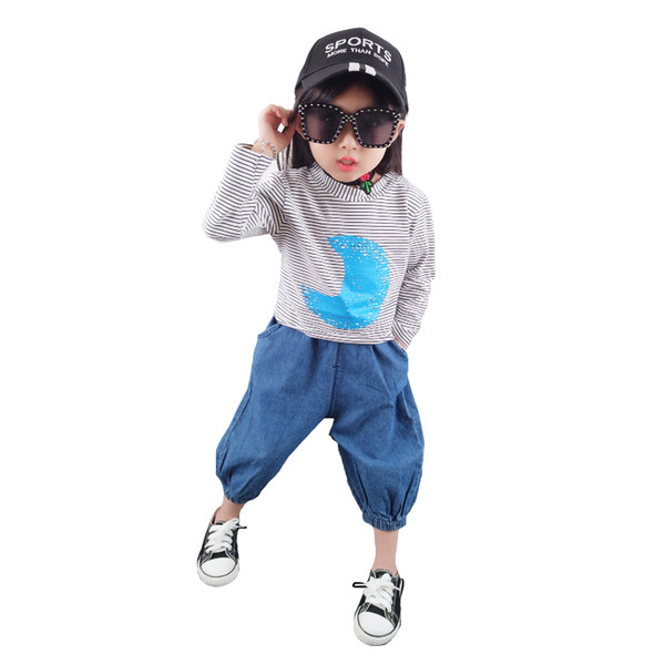 Set modern pentru fete pentru copii care include o bluză cu mâneci lungi în dungi + blugi largi