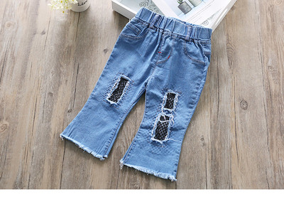 Blugi moderni pentru copii pentru o fată cu motive rupte și plasă