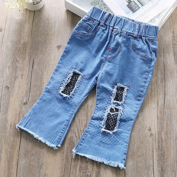 Blugi moderni pentru copii pentru o fată cu motive rupte și plasă