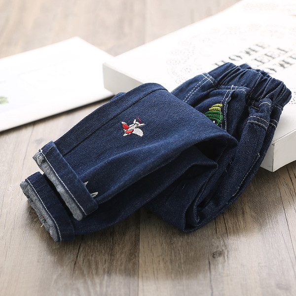 Blugi pentru copii pentru o fata cu talie inalta si broderii intr-o culoare inchisa