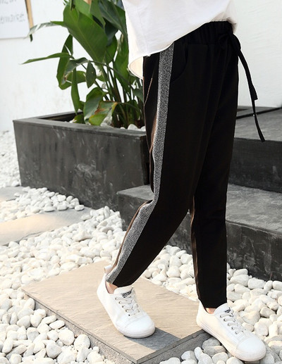 Fekete színű, rugalmas derekú gyereknadrág lányoknak