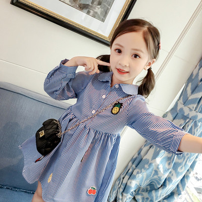 Стилна детска рокля разкроен модел  с елемент цветна бродерия в два цвята 