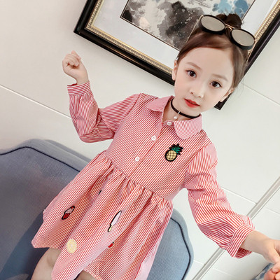 Стилна детска рокля разкроен модел с елемент цветна бродерия в два цвята