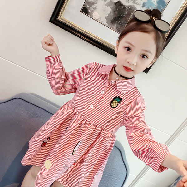 Стилна детска рокля разкроен модел  с елемент цветна бродерия в два цвята 