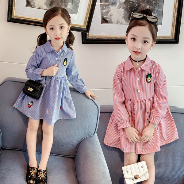 Стилна детска рокля разкроен модел  с елемент цветна бродерия в два цвята 