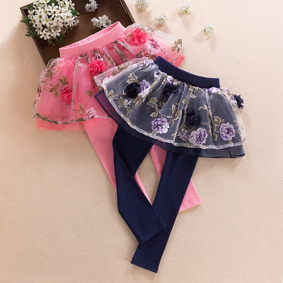 Детска пола-панталон в няколко цвята с дантела и флорална декорация