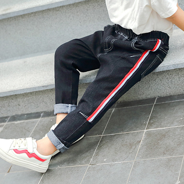 Παιδικά τζιν σε σκούρο χρώμα με ελαστική μέση για αγόρια