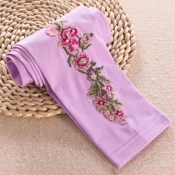 Gyermek modern ék, több színben virág formájú hímzéssel