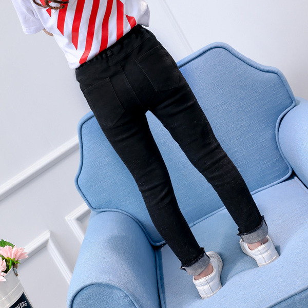 Lezser gyerekfarmer lánynak szakadt motívumokkal, magas derékkal, fekete színben