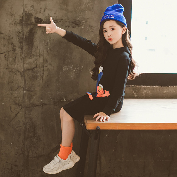 Rochie casual pentru copii cu gluga si aplicatie colorata