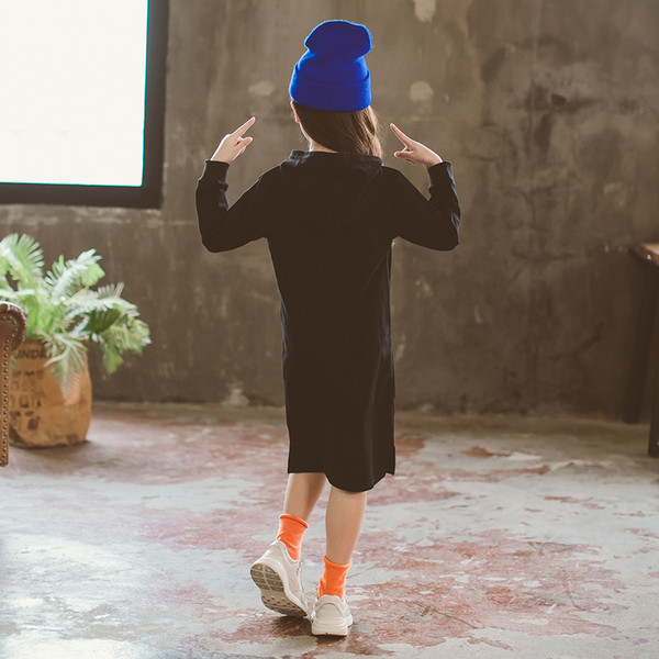 Rochie casual pentru copii cu gluga si aplicatie colorata