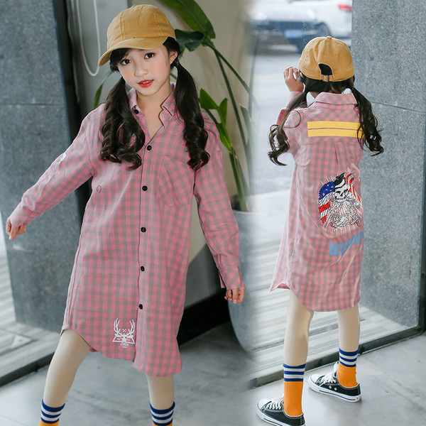 Cămașă modernă în carouri pentru copii model lung cu aplicație colorată pe spate