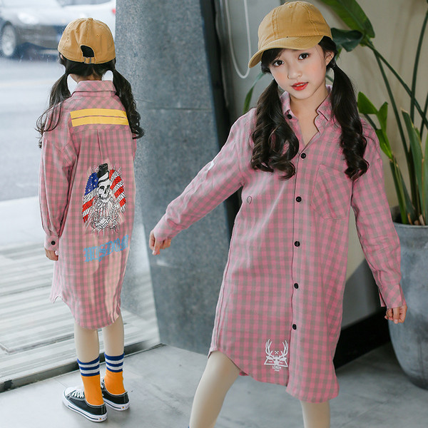 Cămașă modernă în carouri pentru copii model lung cu aplicație colorată pe spate