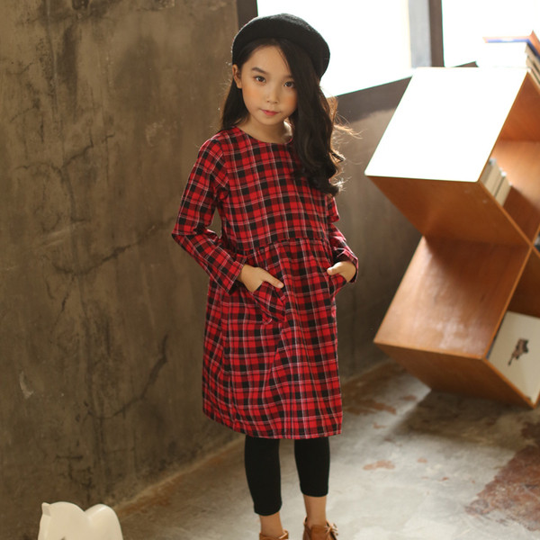 Rochie pentru copii in carouri cu maneci lungi si buzunare
