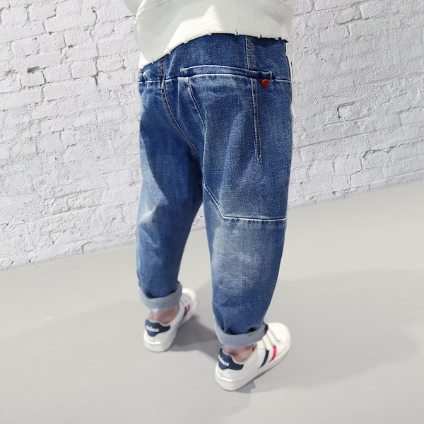 Blugi pentru copii - un model larg pentru băieți