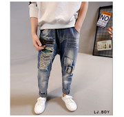 Παιδικά τζιν με διακοσμητικά μοτίβα για αγόρια